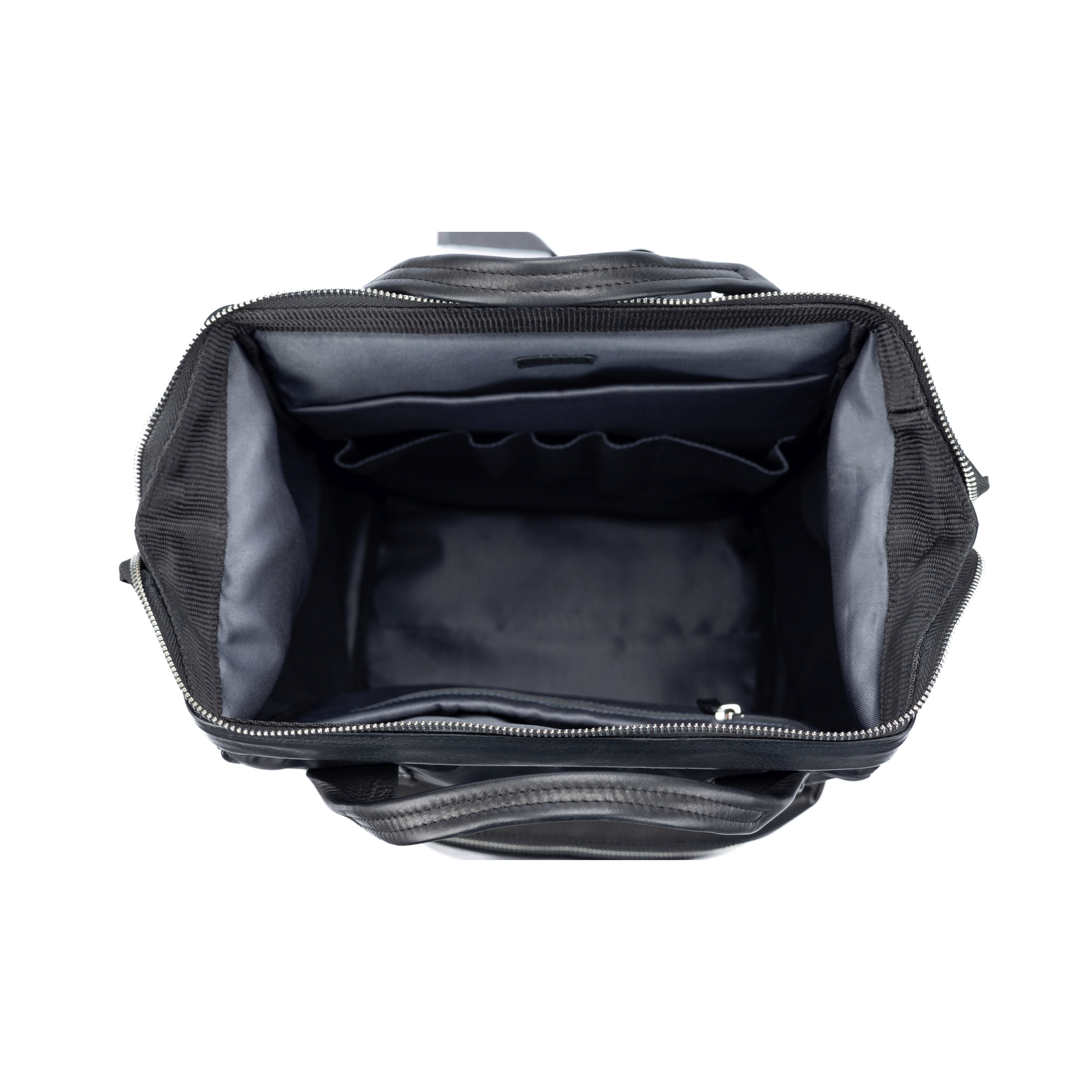 K0037AB | Zaino Idrorepellente in Nylon Waterproof/Vera Pelle pieno fiore con leggera grana - Colore Nero - Accessori Nickel lucido. Dimensioni: cm 27 x 39 x 19 - Confezione: Sacchetto Tnt-4